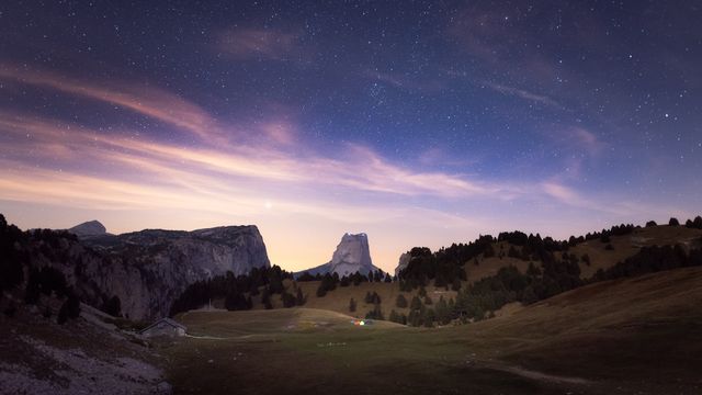 Mont Aiguille sous les étoiles